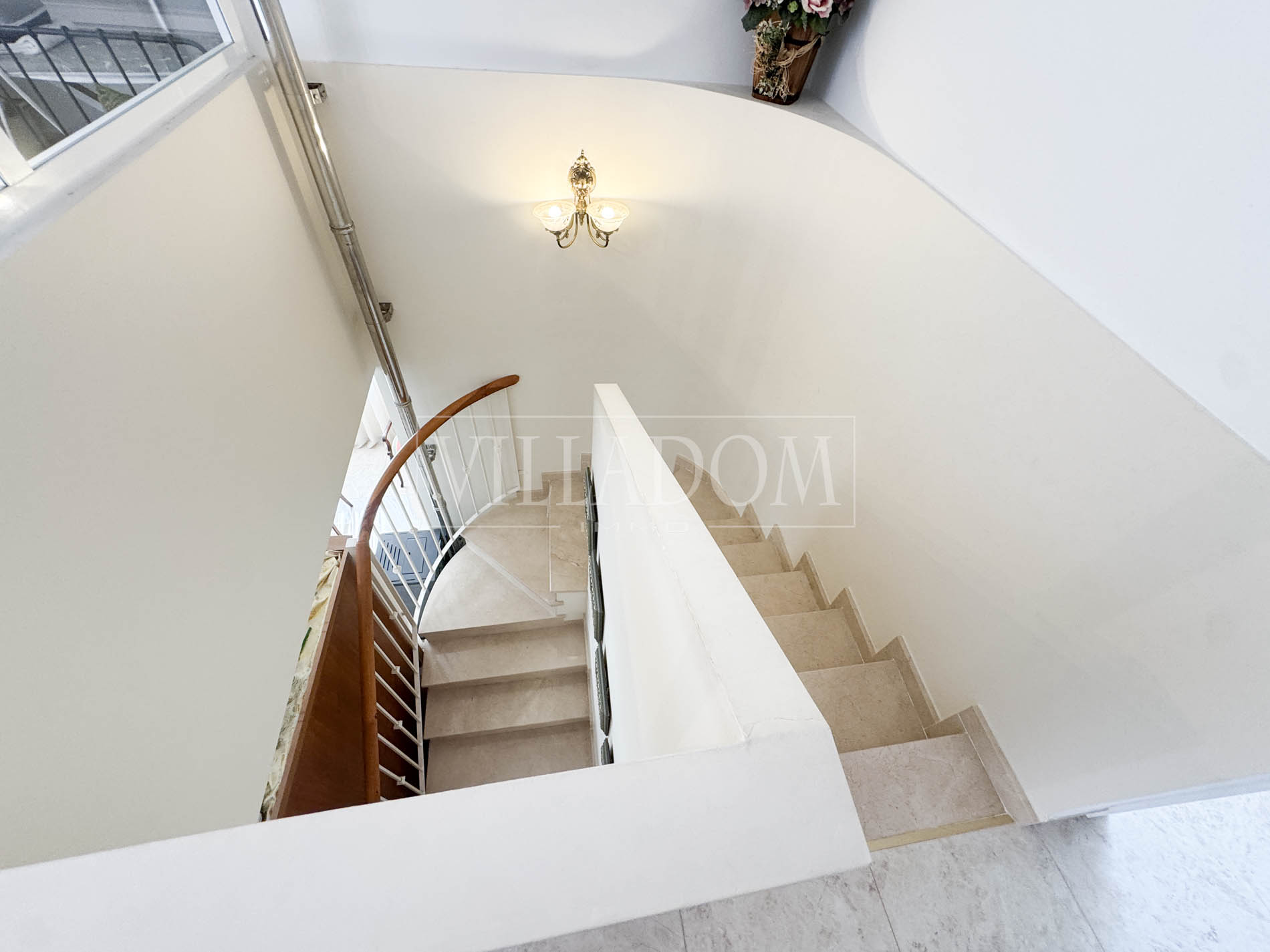 Duplex penthouse apartment very close to the port of Jávea.
