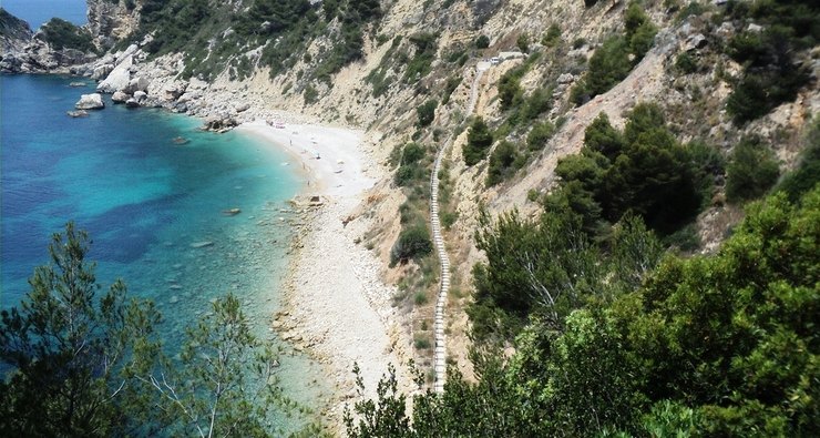 ¿Te gusta escalar? Jávea abre nuevas vías en el acantilado de Ambolo
