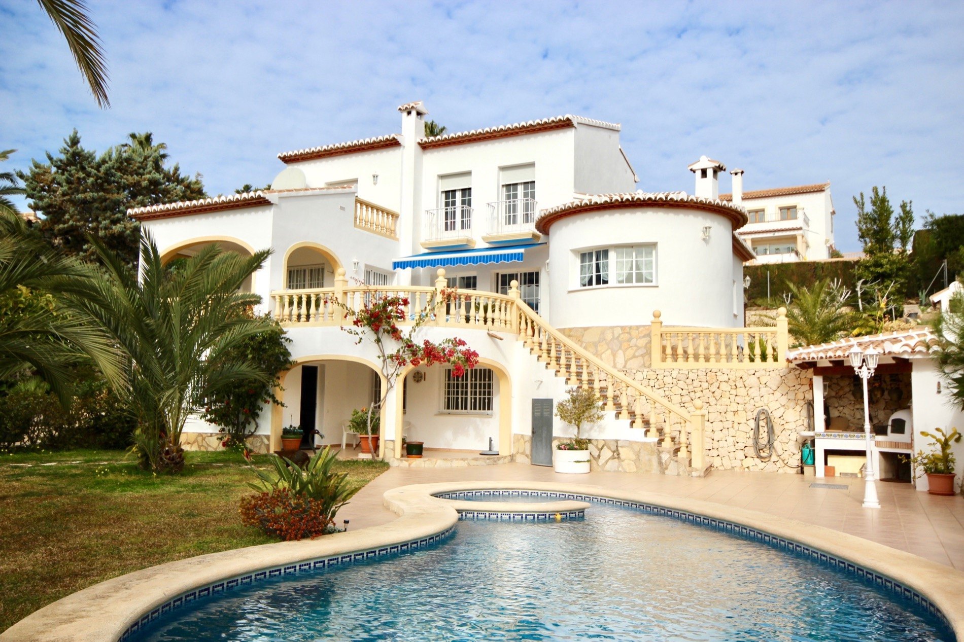 PRECIO REDUCIDO! VILLA 4 DORMITORIOS CON VISTAS AL MAR